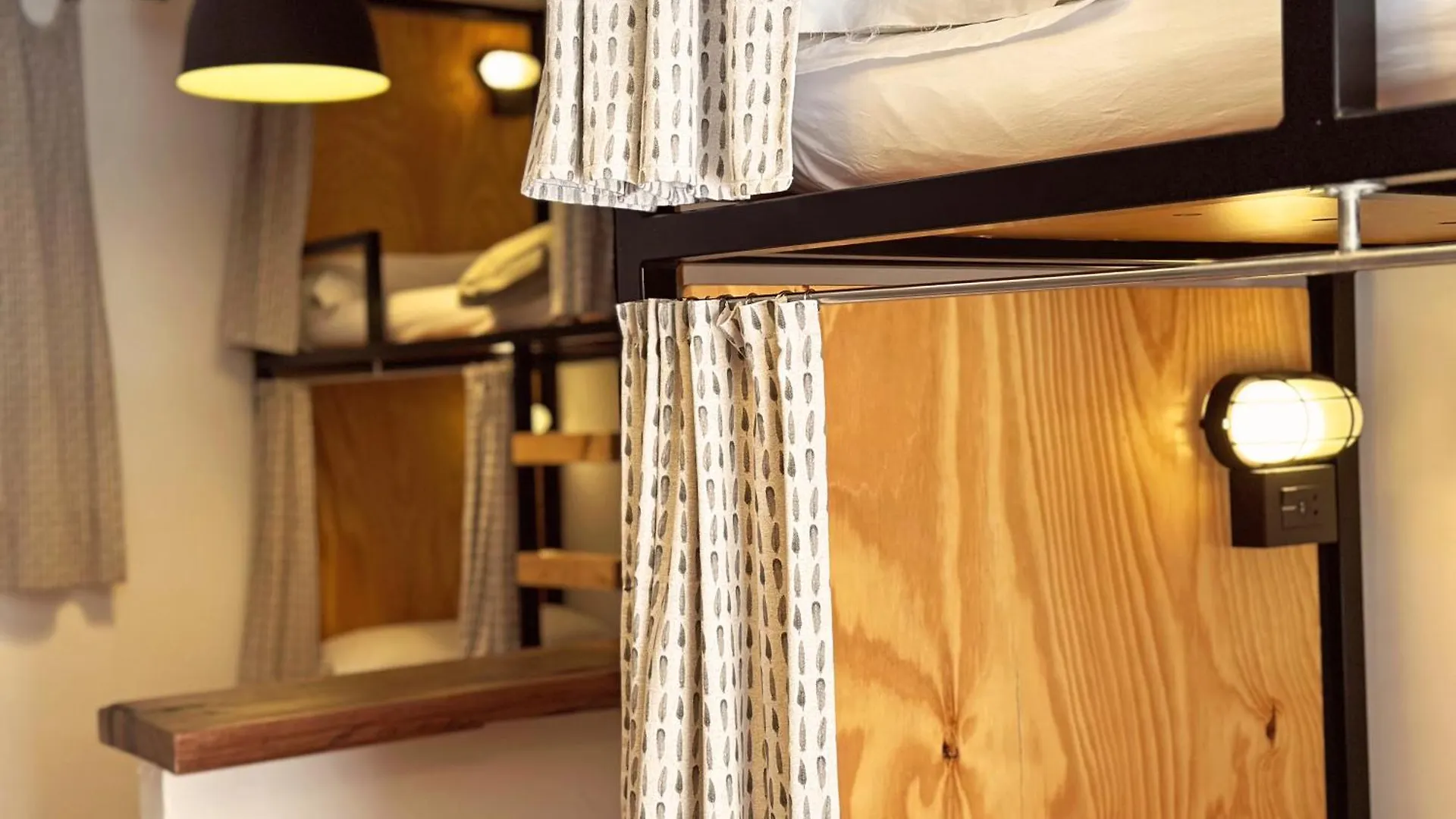 Surfing Etxea - Surf Hostel San Sebastian