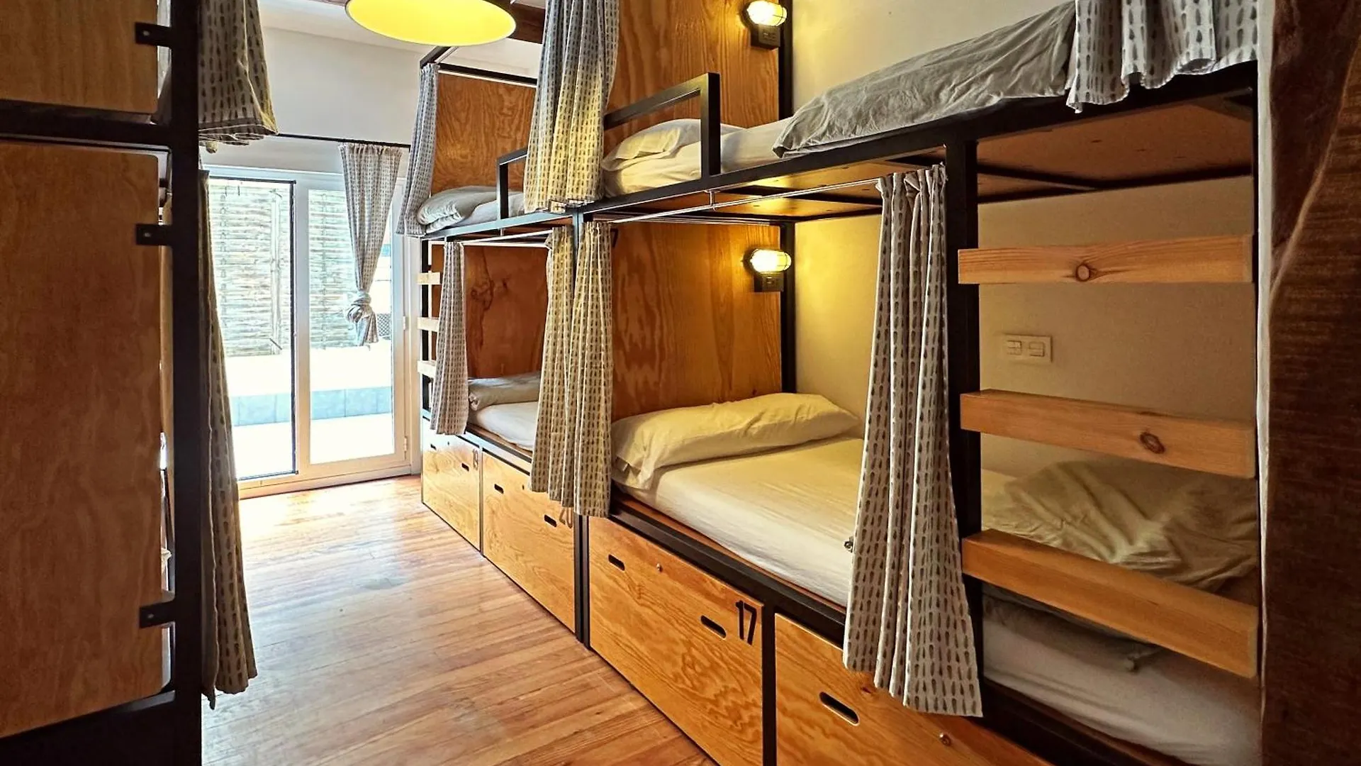 Surfing Etxea - Surf Hostel San Sebastián Spanien